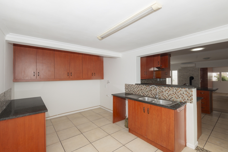 5 Bedroom Property for Sale in Country Club Western Cape